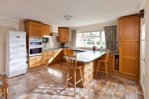 Kitchen/Breakfast Room- click for photo gallery